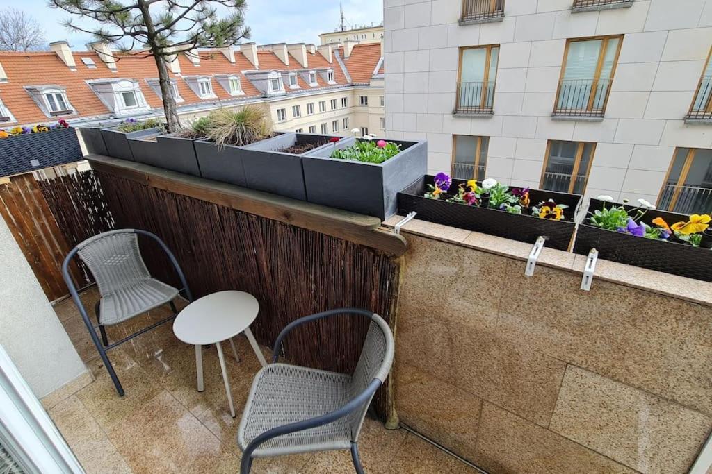 Apartament Poludniowy Z Balkonem 2 Osoby Varsó Kültér fotó